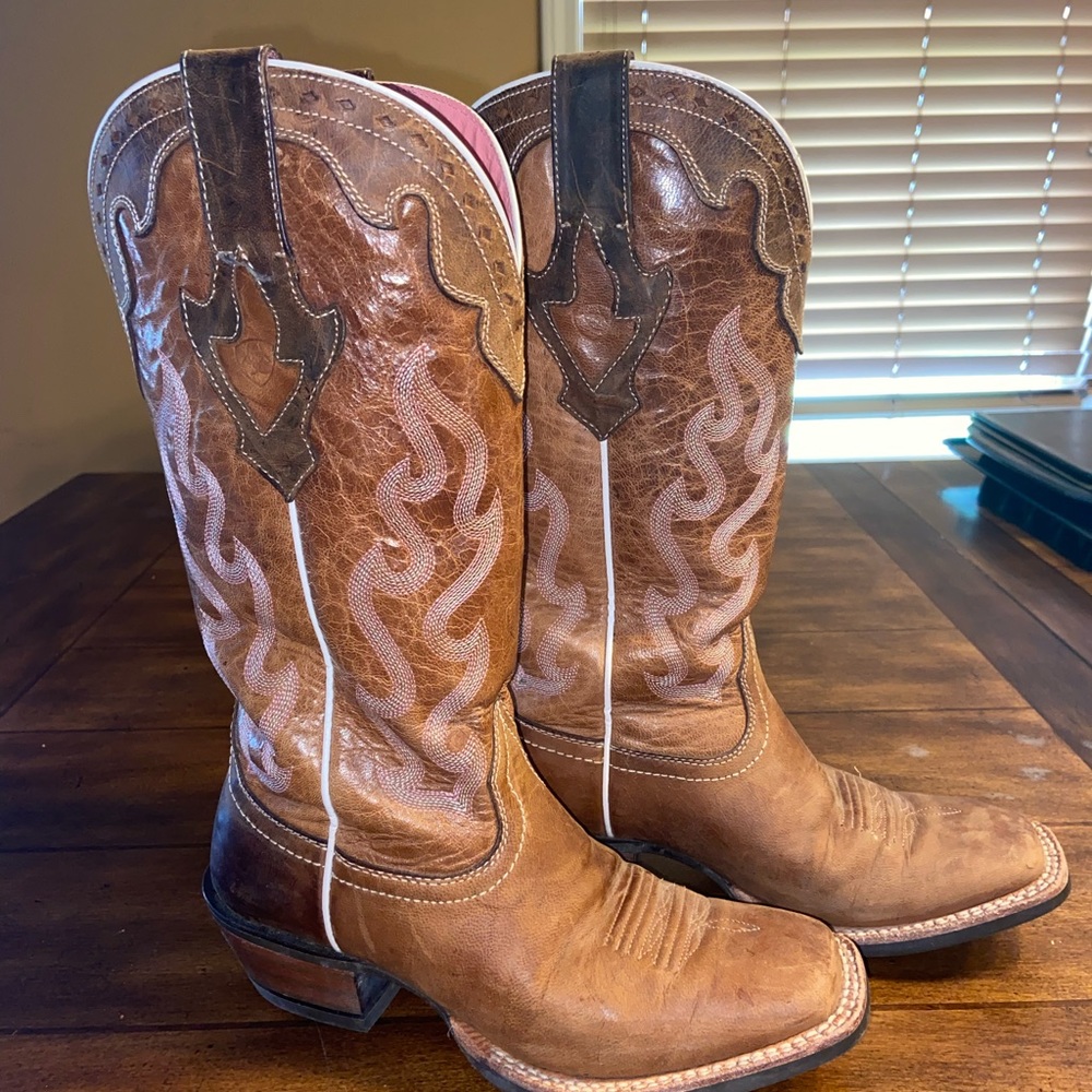 Women’s Ariat cowboy boots